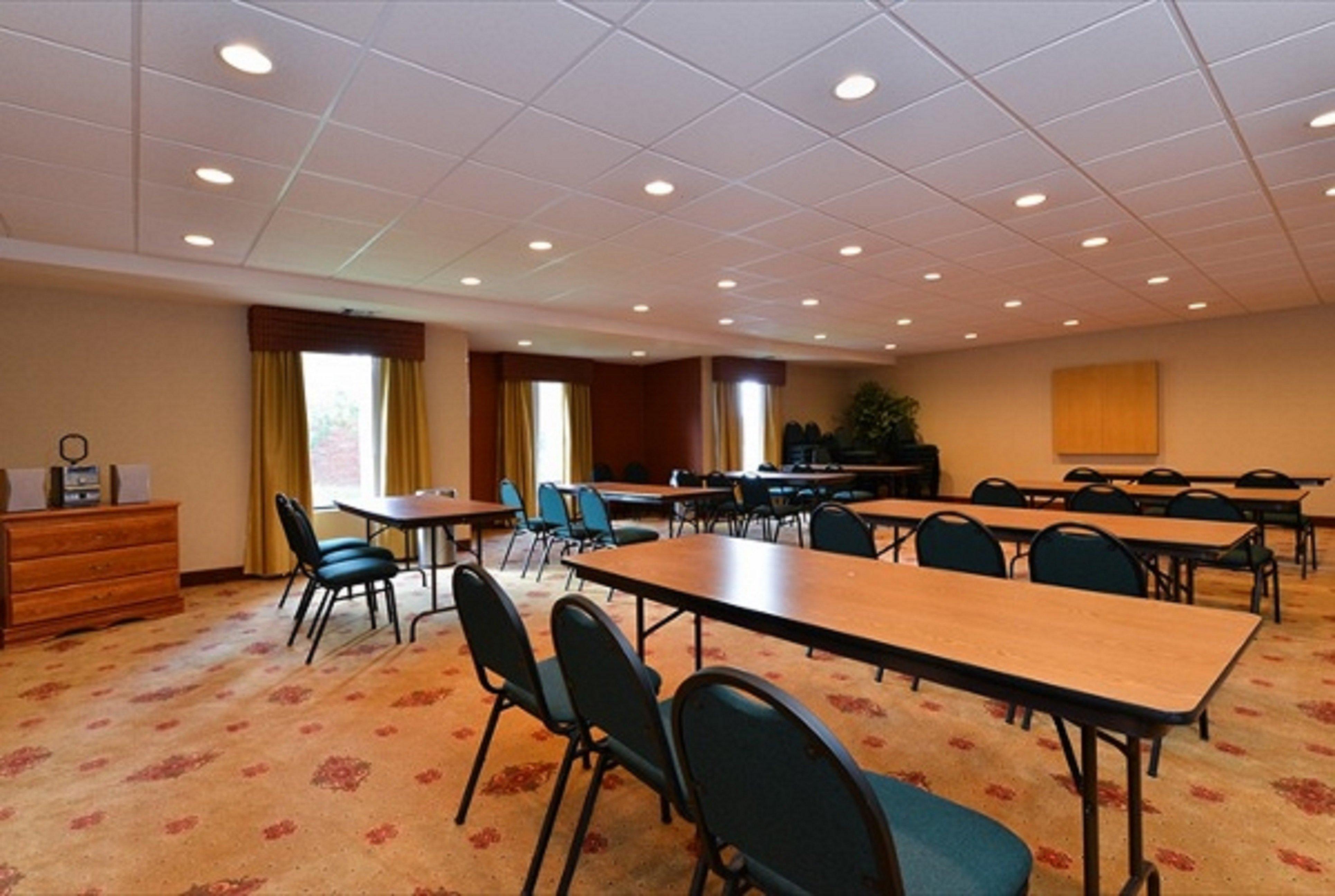 Holiday Inn Express Hotel & Suites Petersburg/Dinwiddie By Ihg Ngoại thất bức ảnh