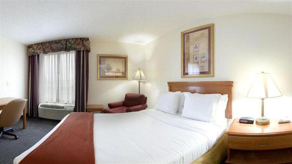 Holiday Inn Express Hotel & Suites Petersburg/Dinwiddie By Ihg Ngoại thất bức ảnh
