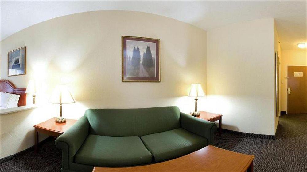 Holiday Inn Express Hotel & Suites Petersburg/Dinwiddie By Ihg Ngoại thất bức ảnh