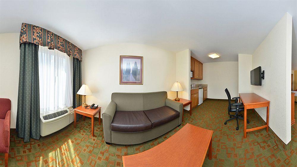 Holiday Inn Express Hotel & Suites Petersburg/Dinwiddie By Ihg Ngoại thất bức ảnh