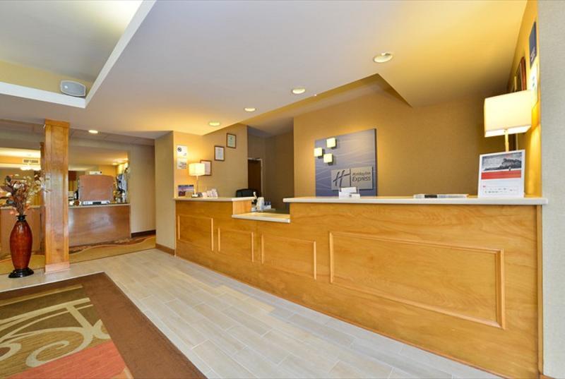 Holiday Inn Express Hotel & Suites Petersburg/Dinwiddie By Ihg Ngoại thất bức ảnh